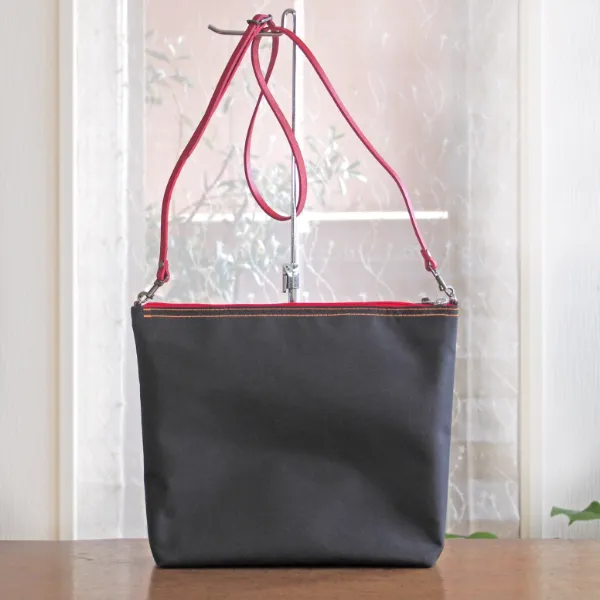 実例186 黒帯 斜め掛けバッグ