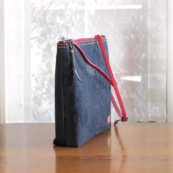 実例186 黒帯 斜め掛けバッグ