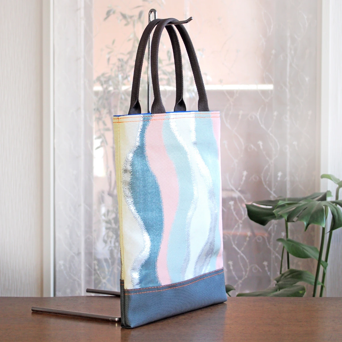 実例197 博多波柄帯 A4縦長手提げバッグ